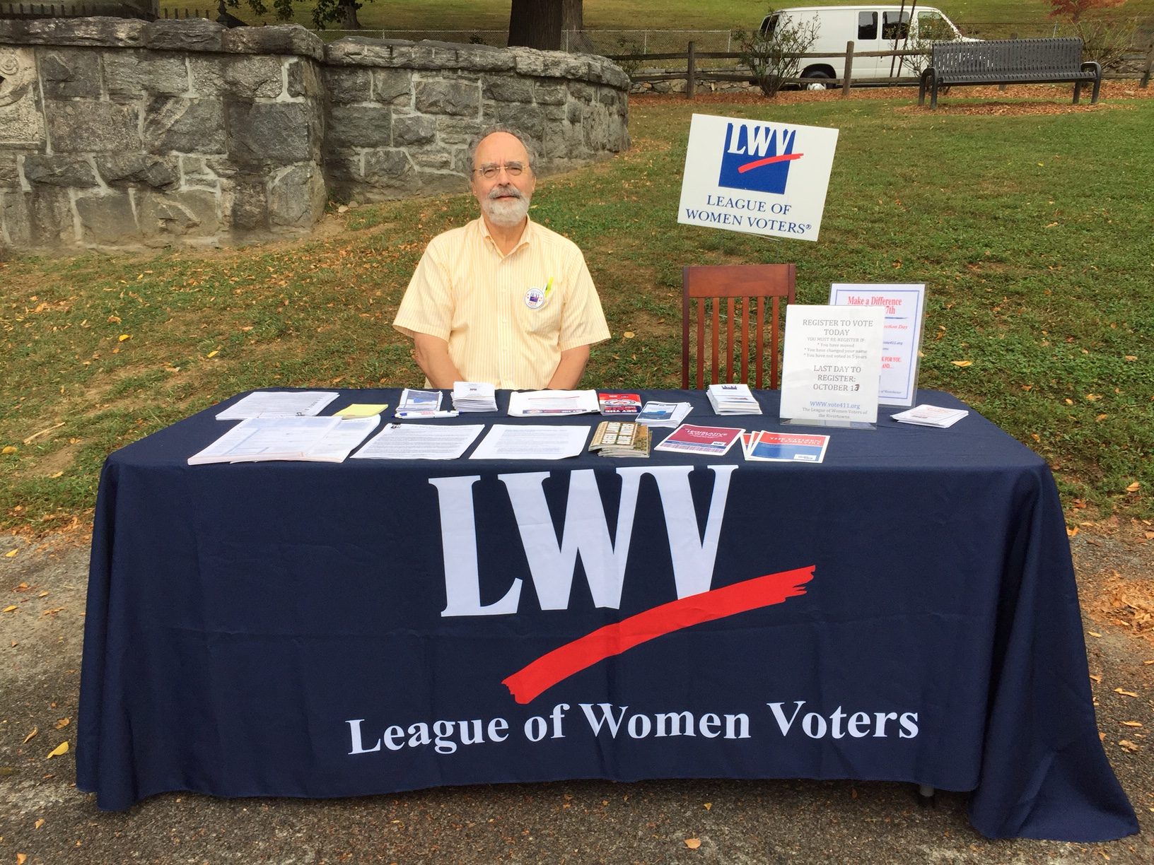 Steve Feiman registering voters at the Tarrytown/Sleepy Hollow Farmers Market in 2017.