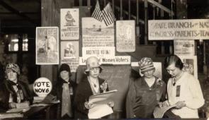 1928 historical photo of women voters