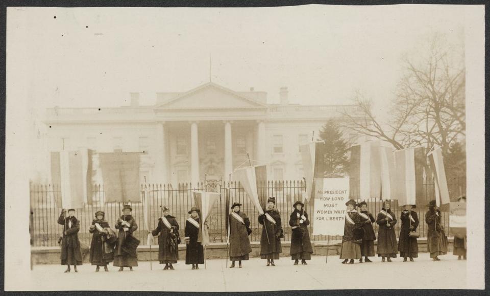 Women Picket the White House in 1917