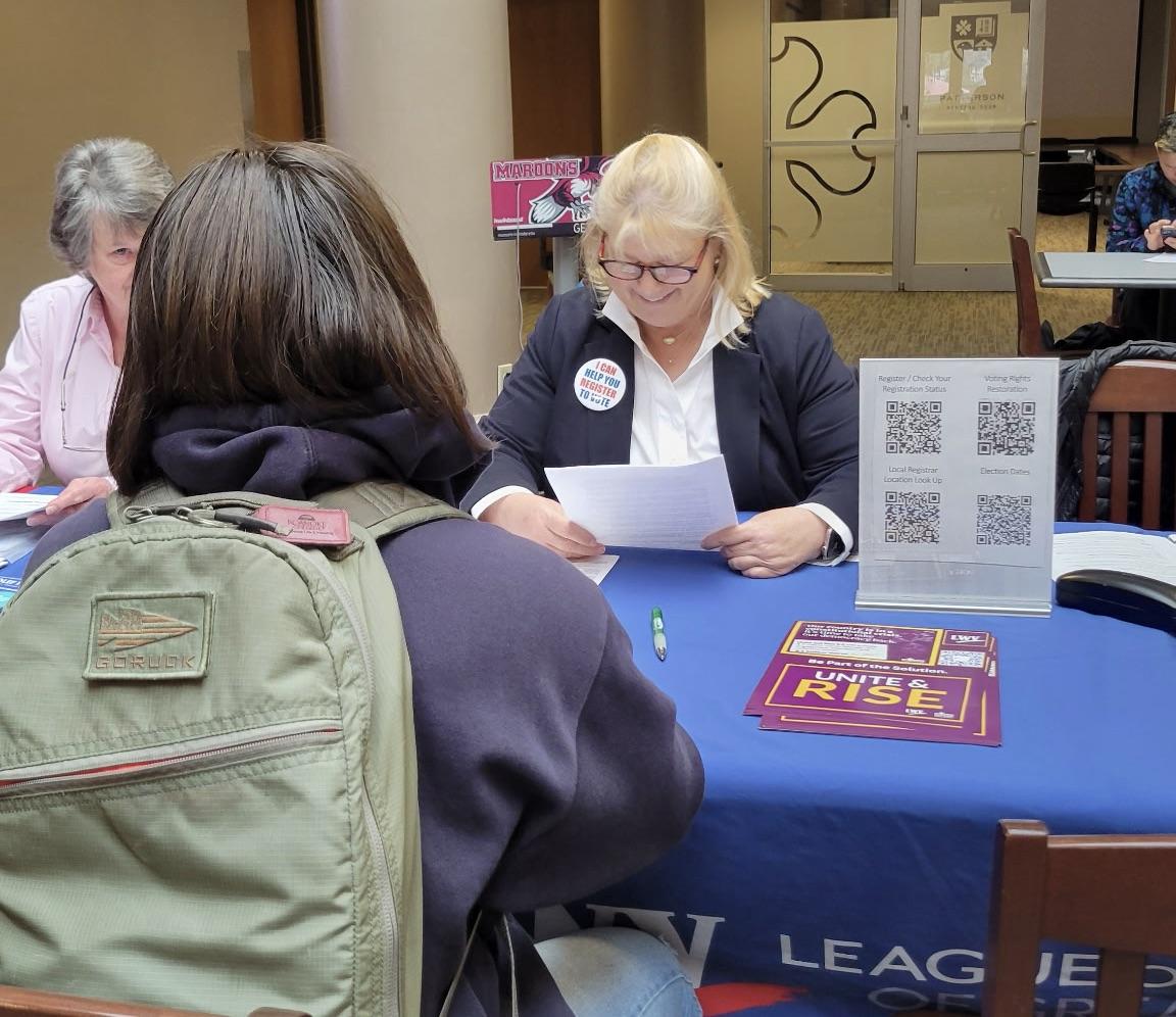 LWV-Greater Roanoke Valley registering students to vote at Roanoke College