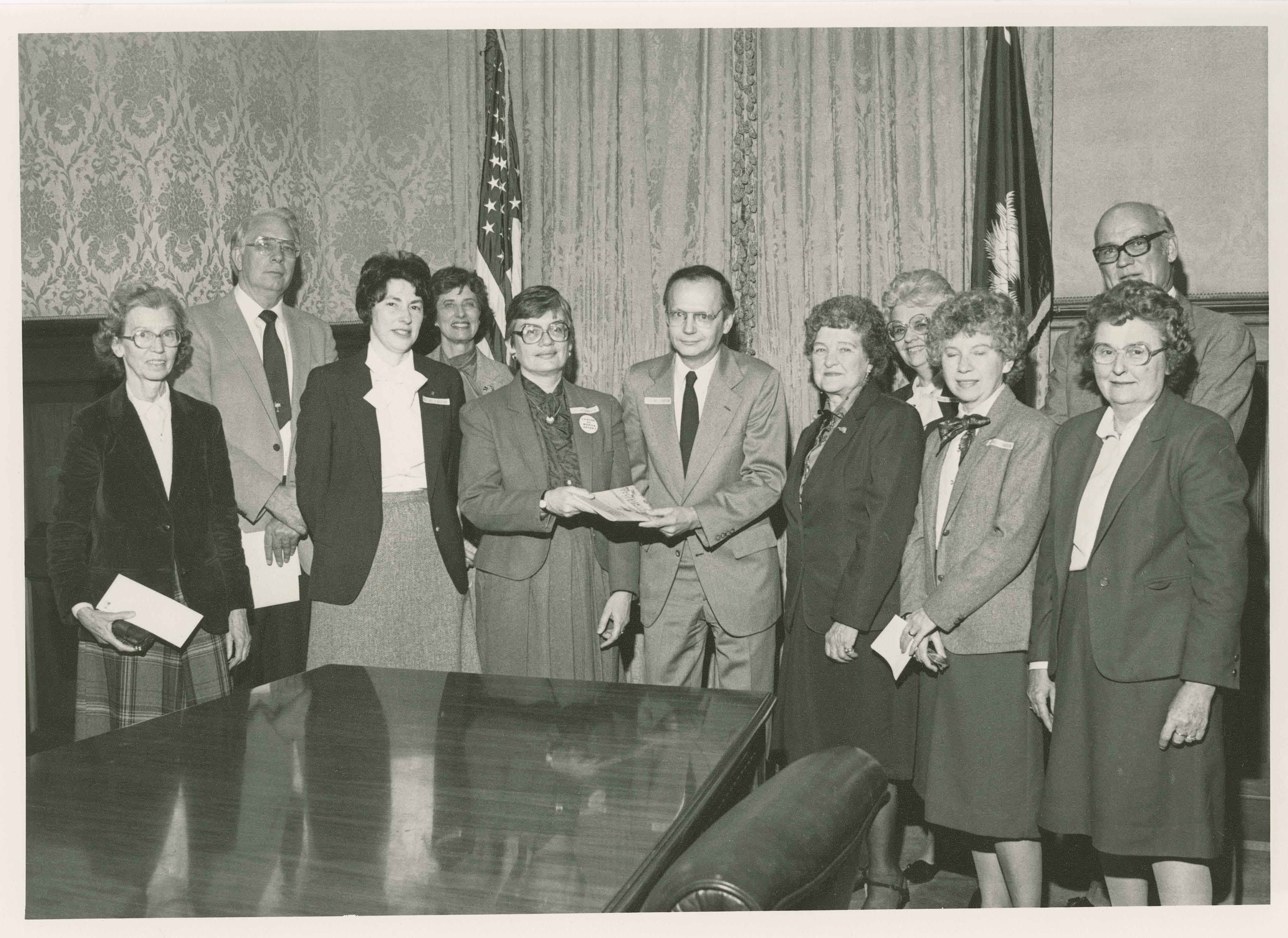 League president Linda Powers Bilanchone presents updated Know Your State to Governor Richard Riley, 1984
