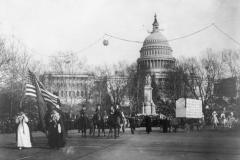 1918 Suffragettes picket US Capitol