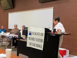 Moderator Mary Ann Reeves at the Anderson County Voter Forum, 7-09-24.