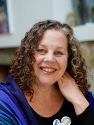 photo of white woman with brown hair