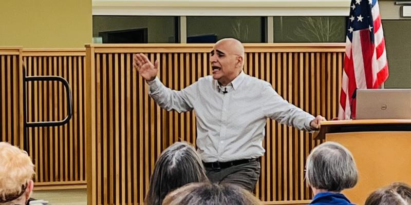 Gus Mondalek of Mondalek Consulting presents on real vs. fake news.